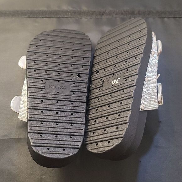 BRAND NEW GUESS GLASS STONES RHINESTONE SLIDE SANDALS - Picture 12 of 16